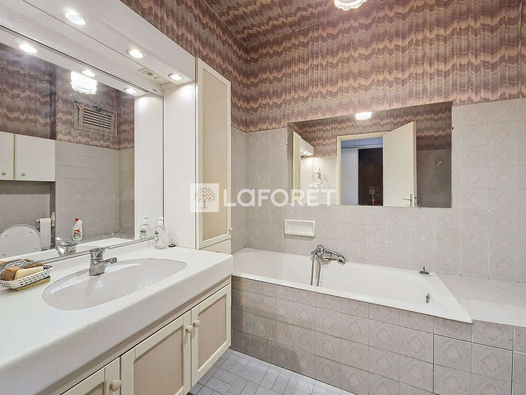 Appartement à MARSEILLE-8E