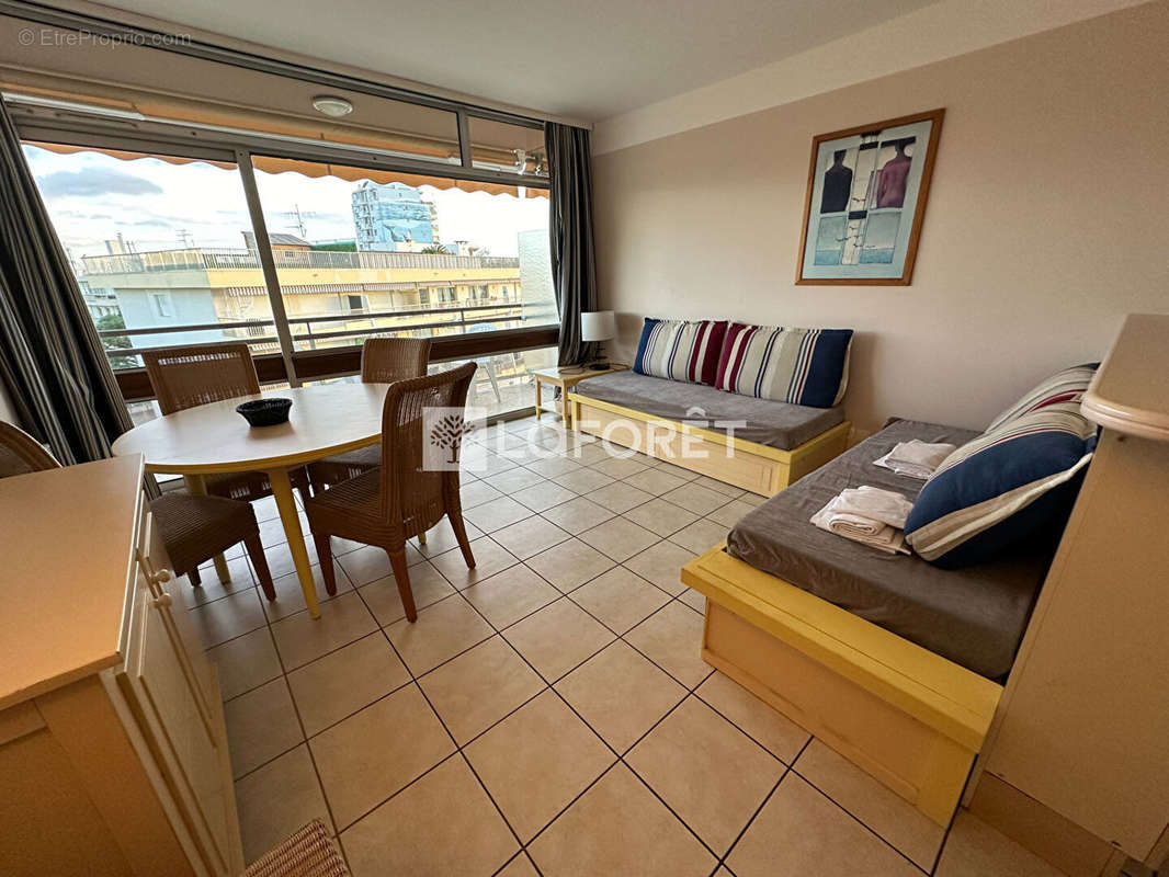 Appartement à SAINT-LAURENT-DU-VAR