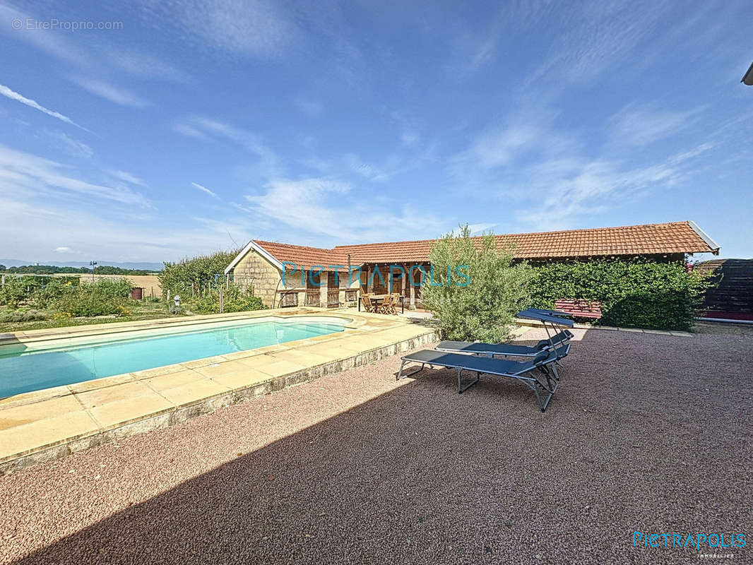 arrière de la maison avec piscine 8/3.40 - Maison à CHATILLON-SUR-CHALARONNE