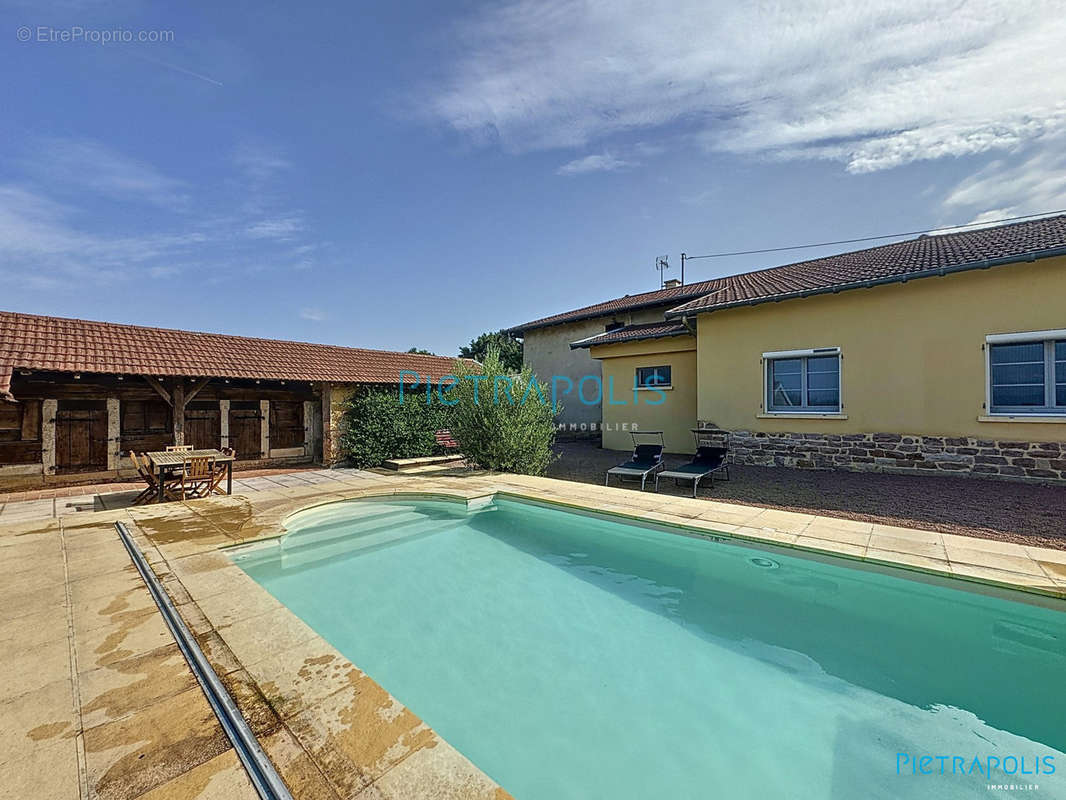 Piscine avec dôme - Maison à CHATILLON-SUR-CHALARONNE