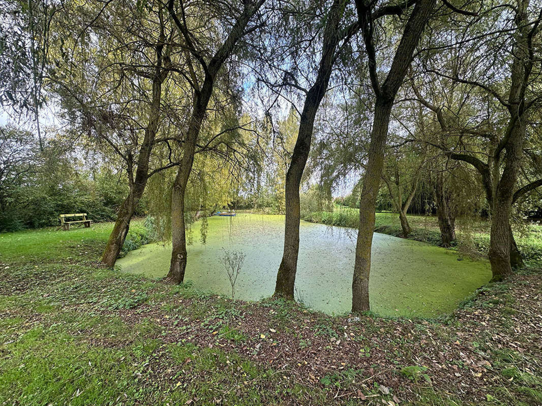 Terrain à HAN-SUR-NIED