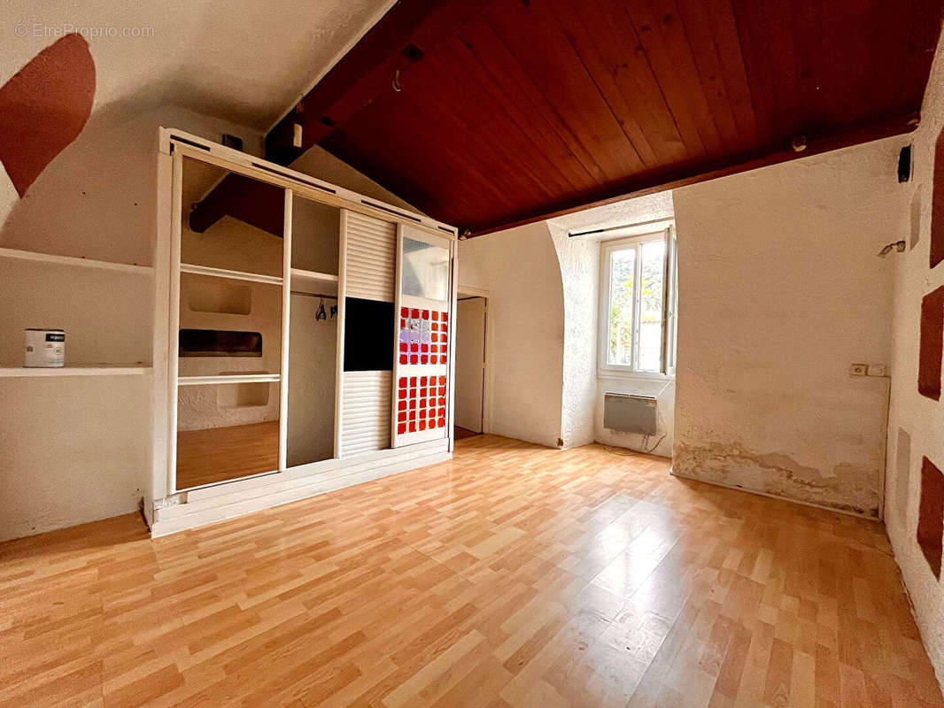 Appartement à LA ROQUETTE-SUR-VAR