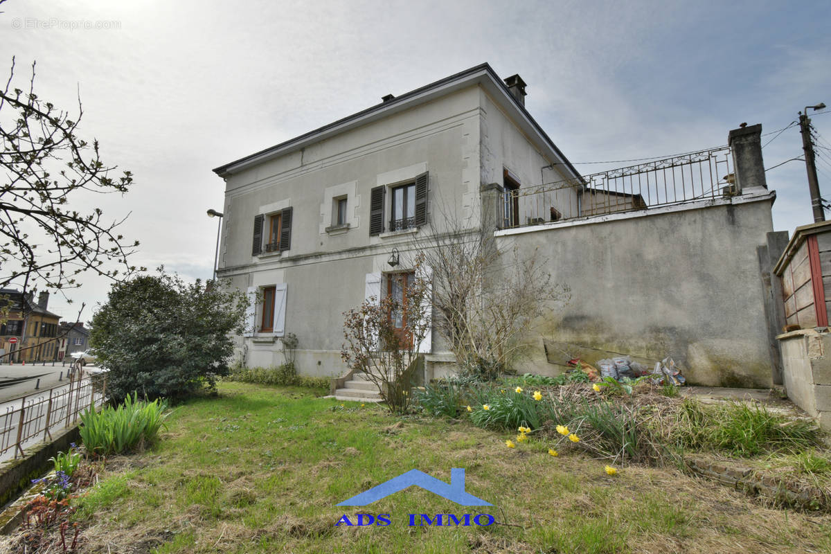 Maison à VOUZIERS