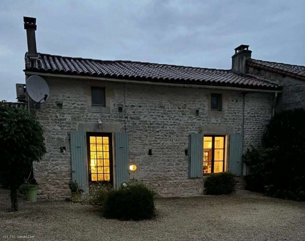 Maison à VILLEFAGNAN