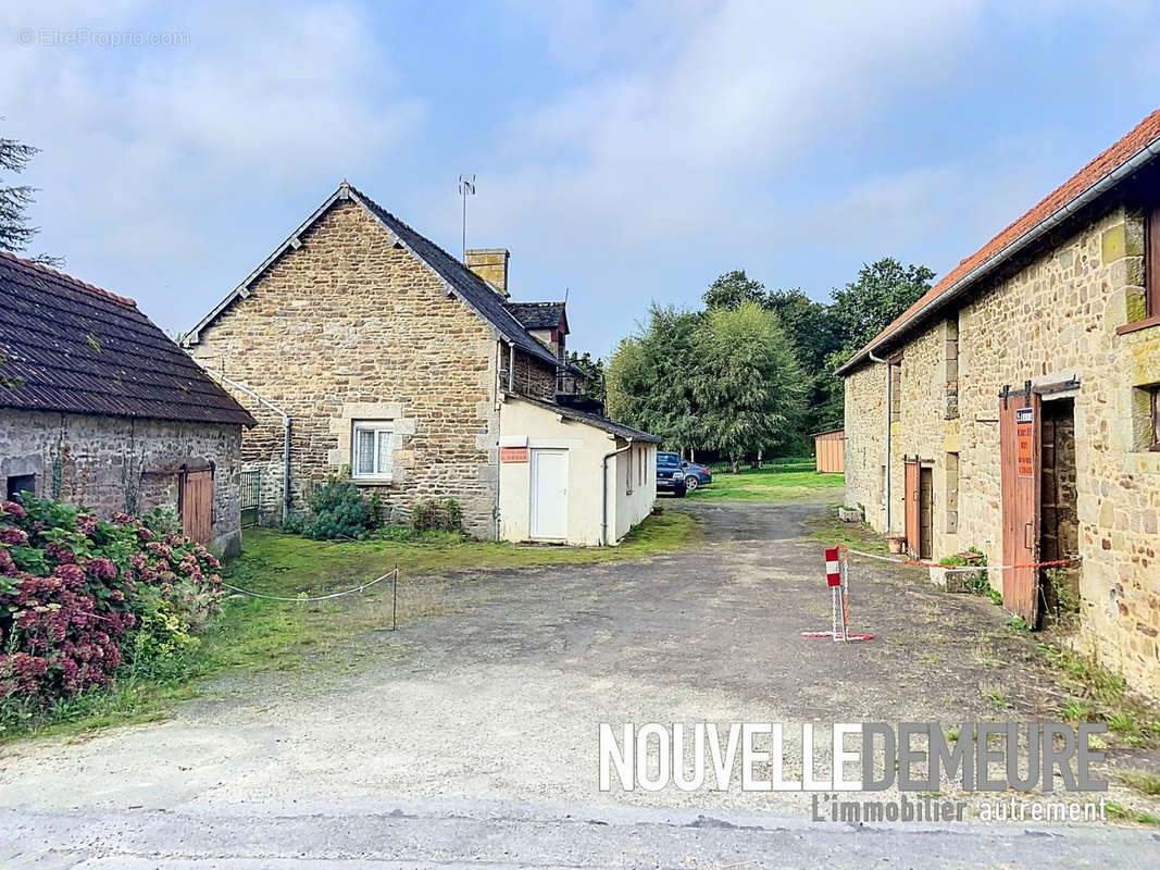 Maison à BAZOUGES-LA-PEROUSE