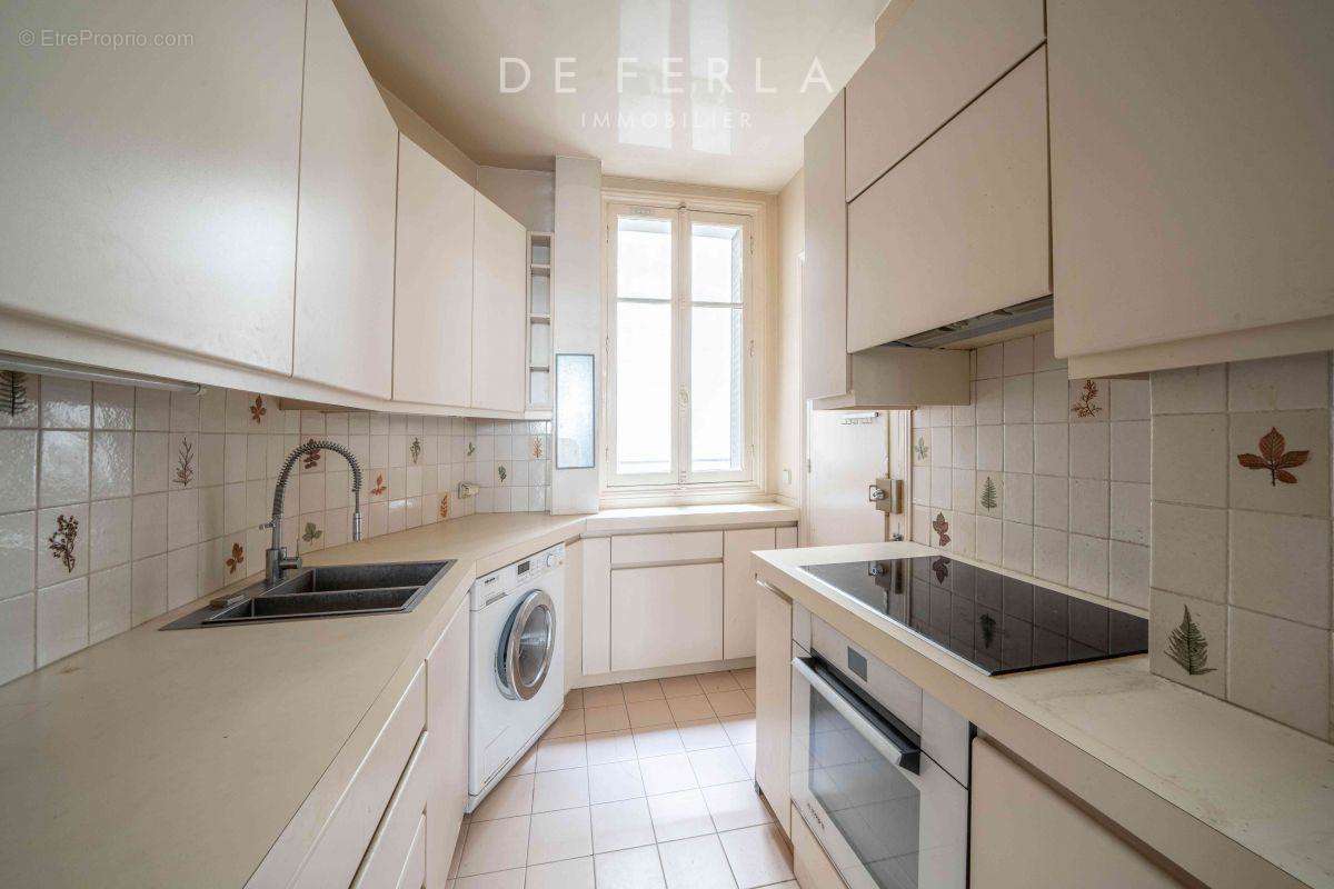 Appartement à PARIS-7E