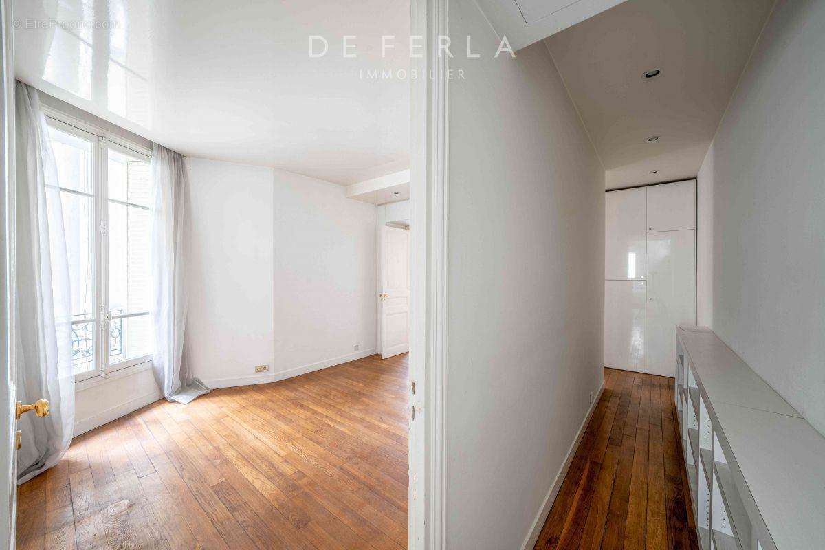 Appartement à PARIS-7E