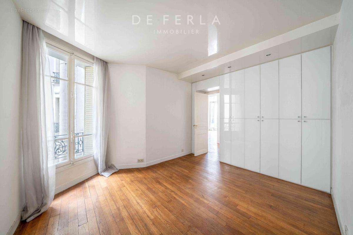 Appartement à PARIS-7E