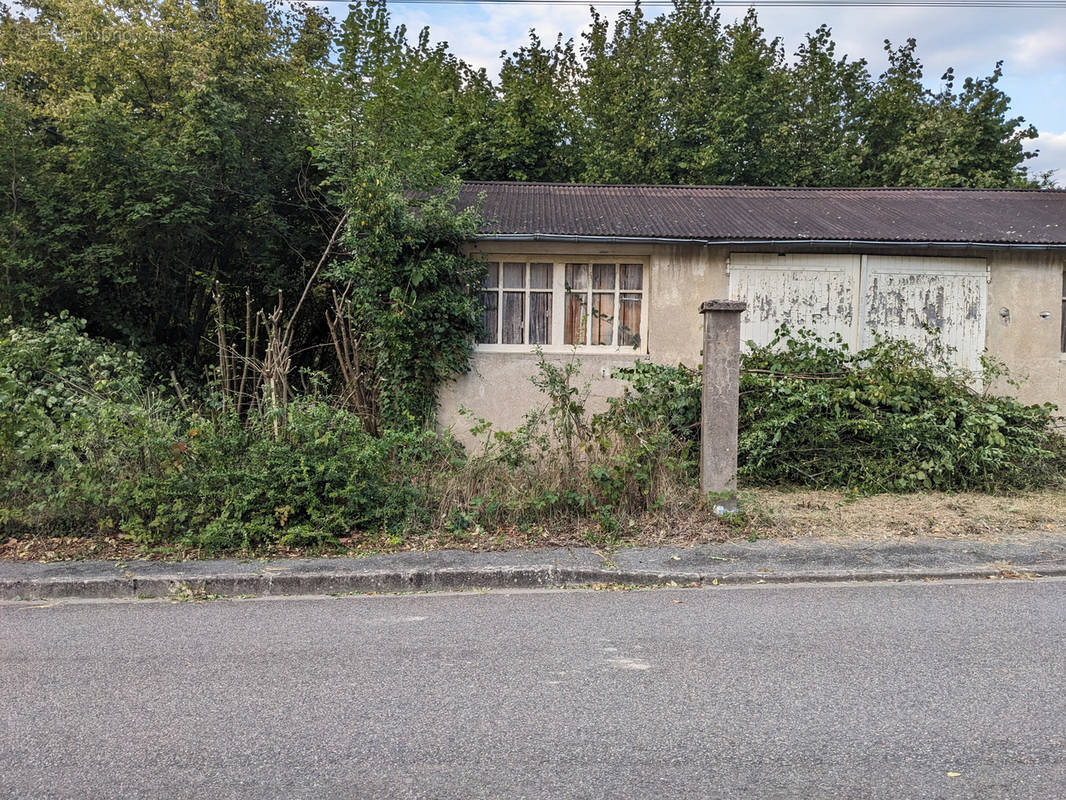 Terrain à NEUVY-SUR-LOIRE