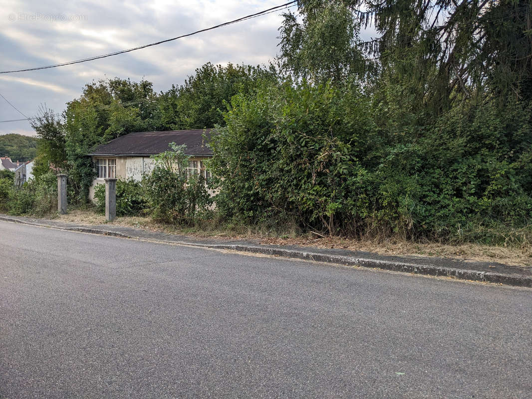 Terrain à NEUVY-SUR-LOIRE