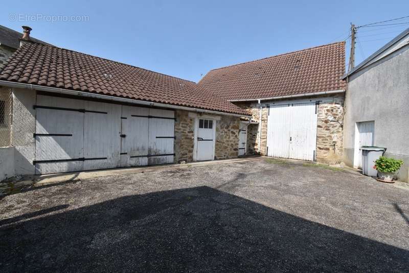 Maison à MAGNAC-LAVAL