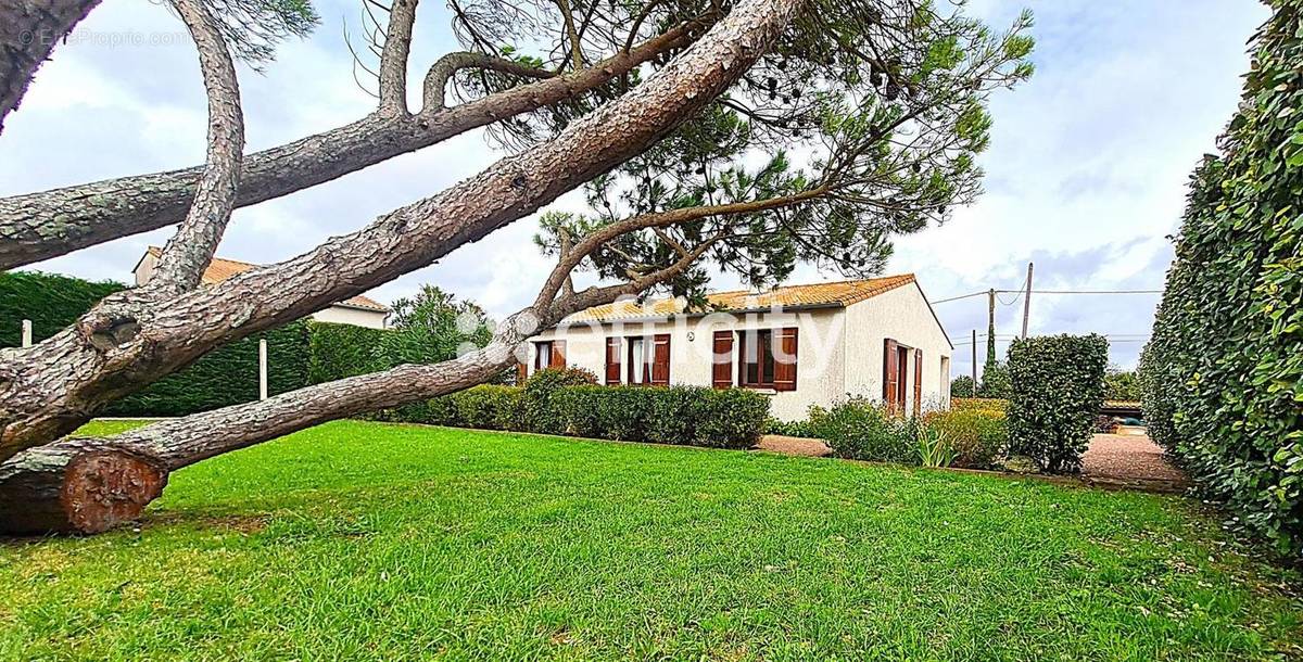 Maison à MORNAC-SUR-SEUDRE