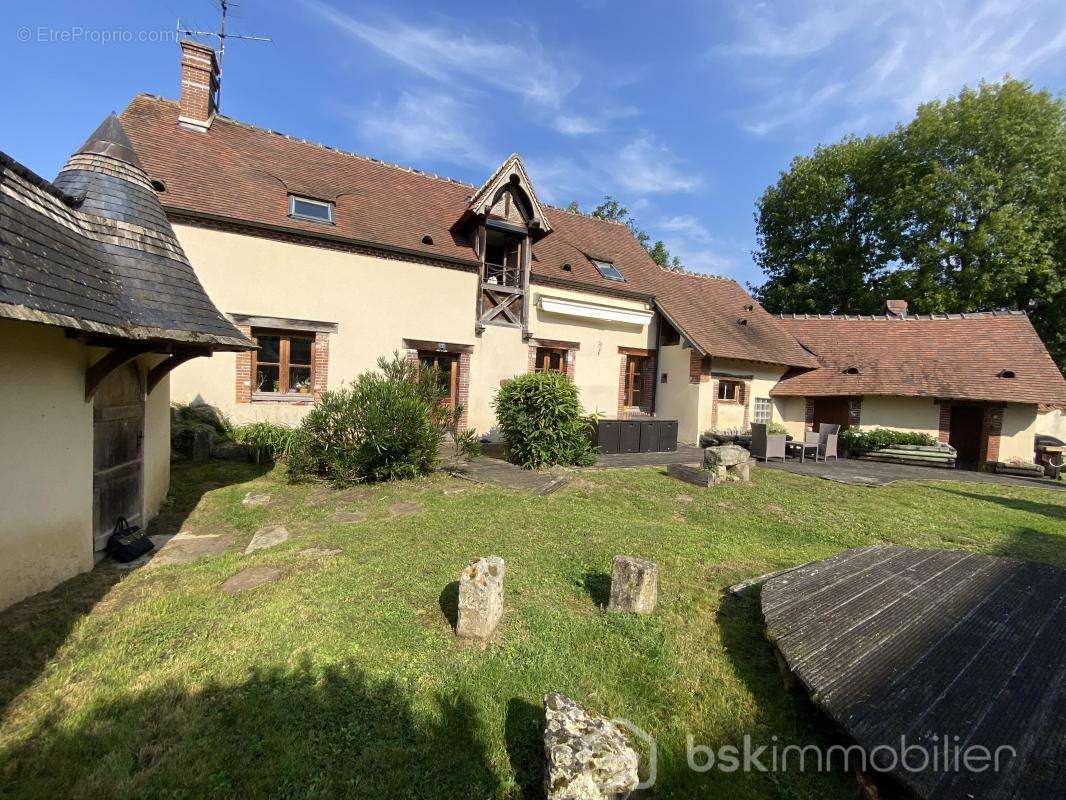 Maison à CHERISY