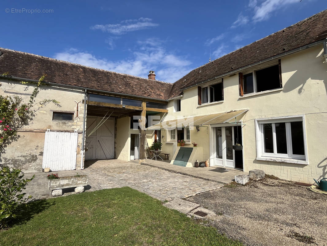 Maison à GUERCHEVILLE