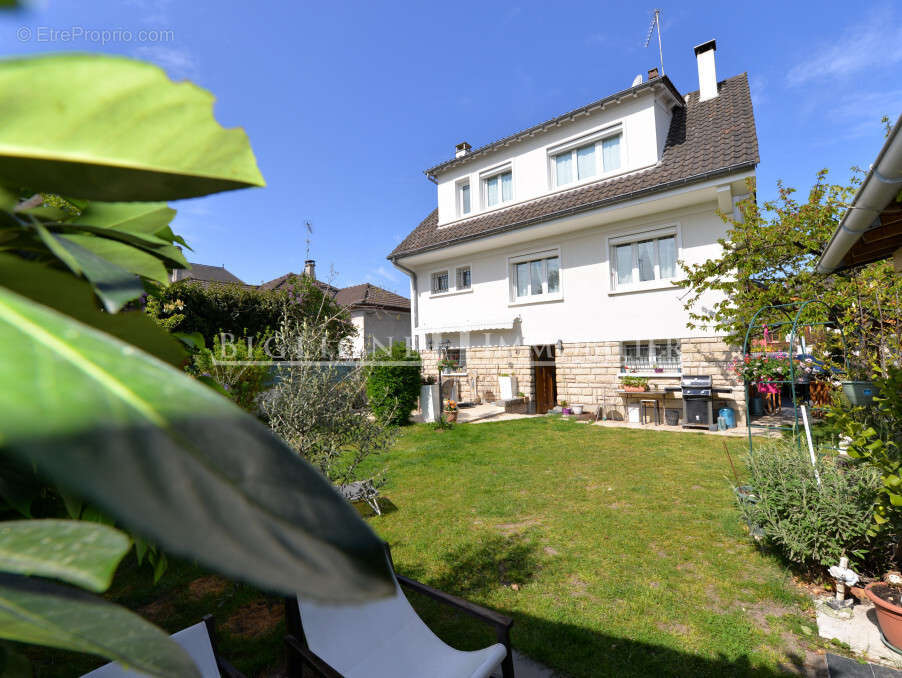 Maison à COUBRON