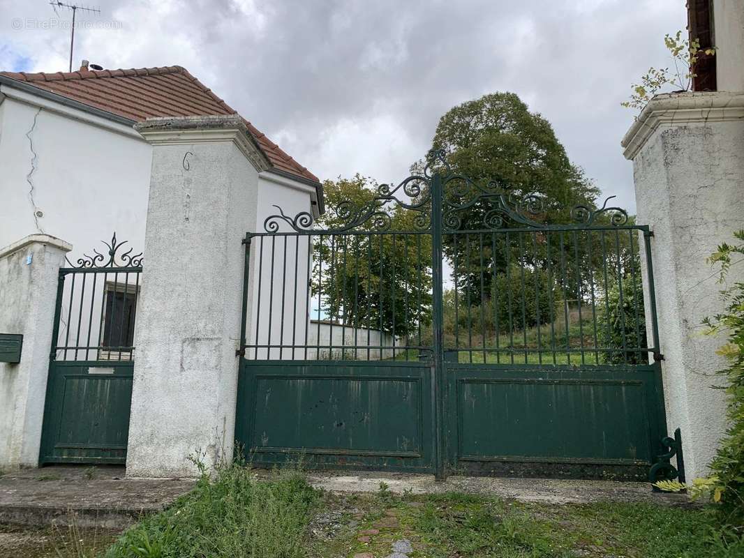 Maison à AMIGNY-ROUY