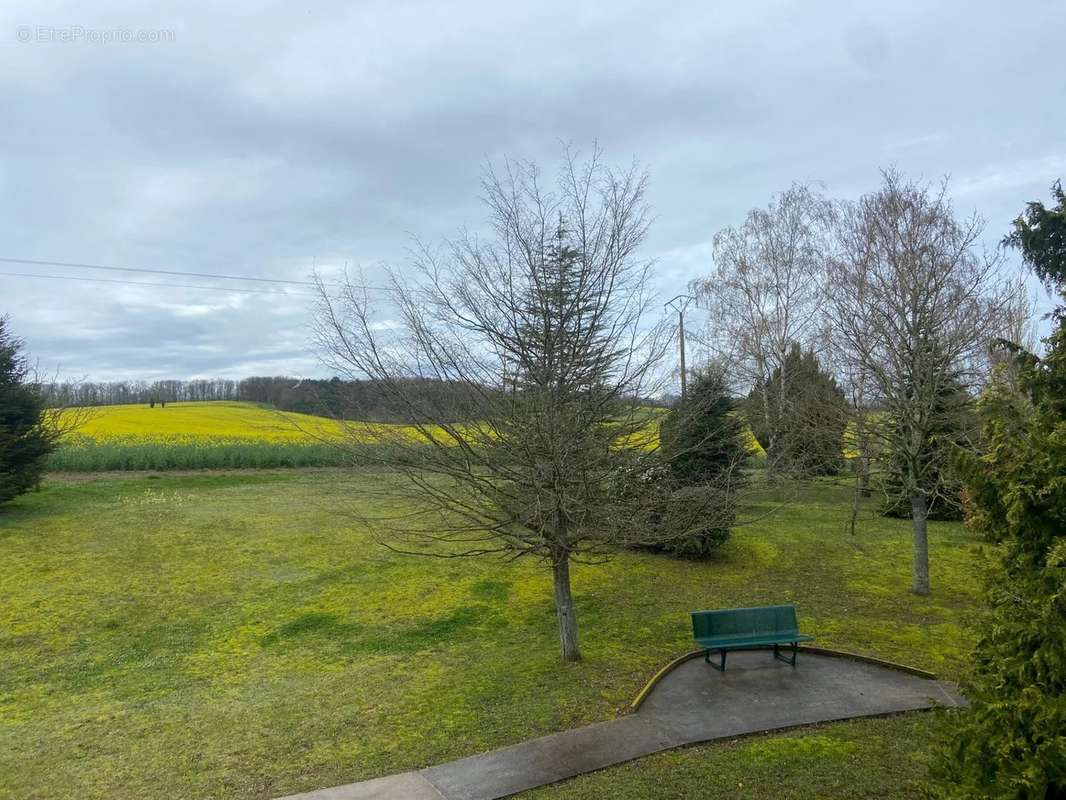 Appartement à THORIGNY-SUR-OREUSE