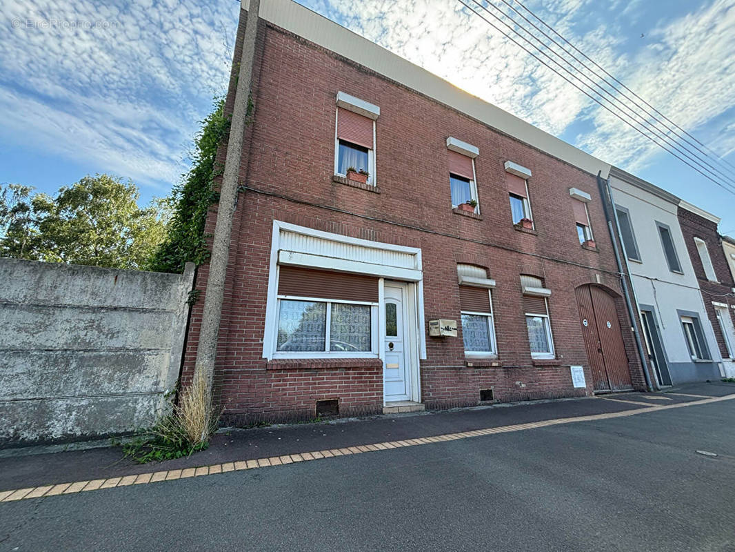 Maison à COURRIERES