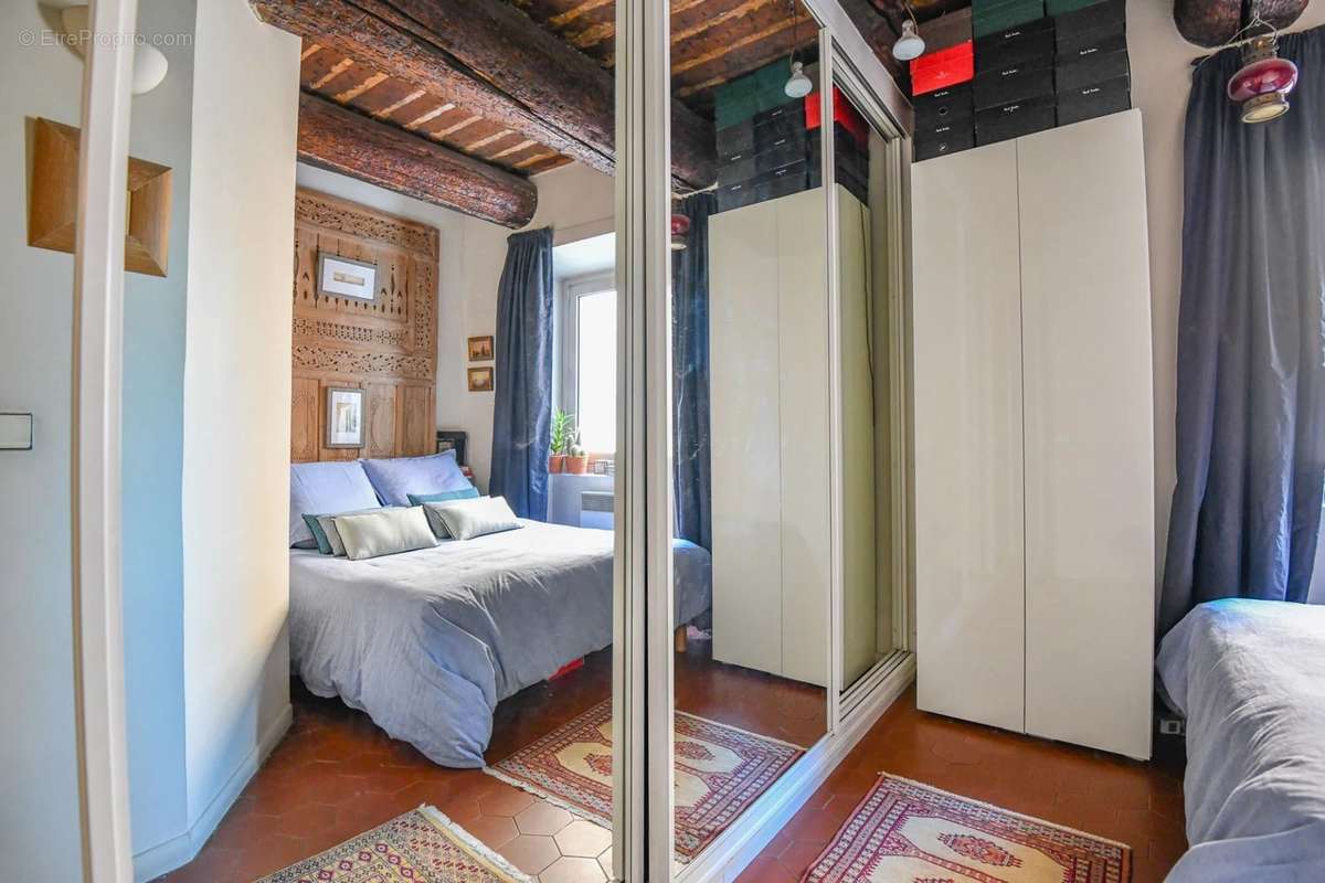 Appartement à MARSEILLE-1E