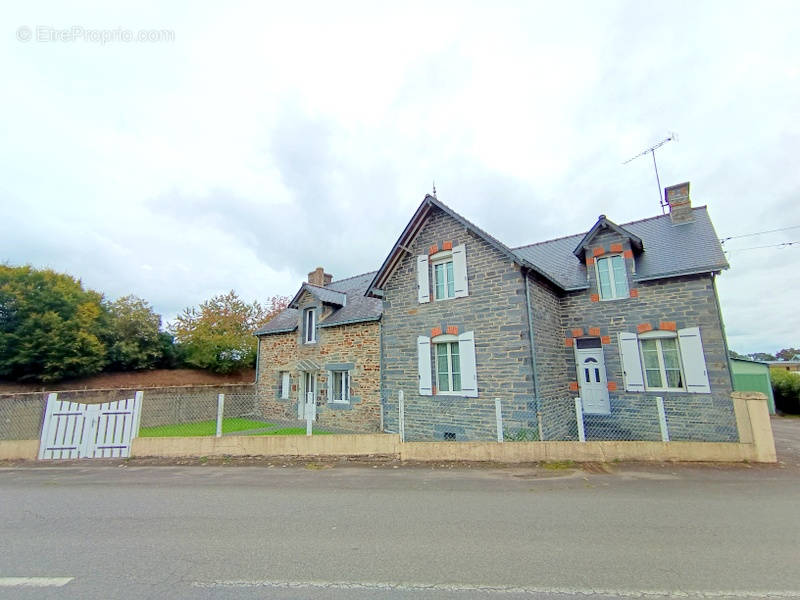 Maison à LA GACILLY