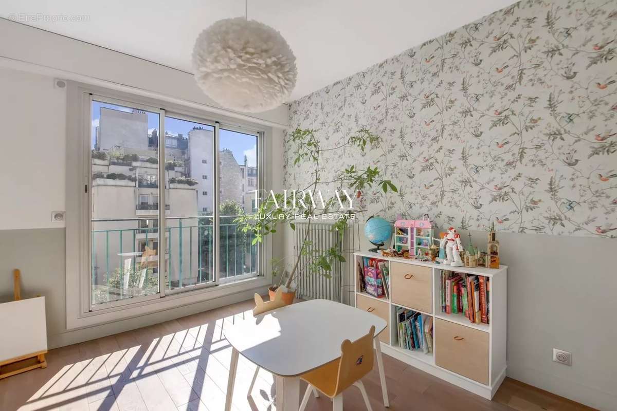 Appartement à PARIS-17E