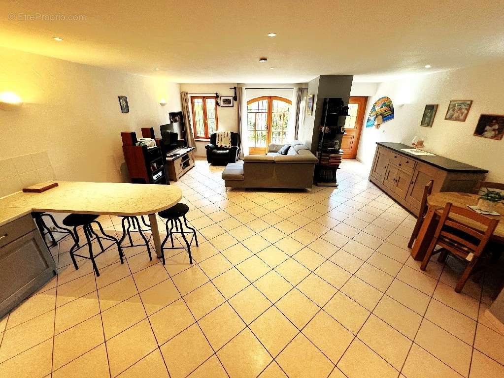 Appartement à CRUSEILLES