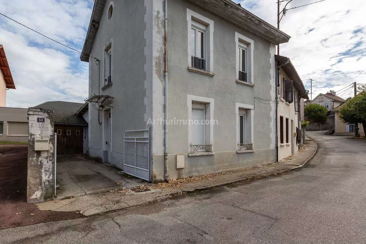 Maison à SAINT-GENIX-SUR-GUIERS