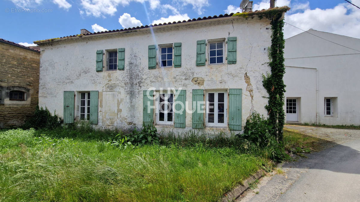 Maison à SURGERES