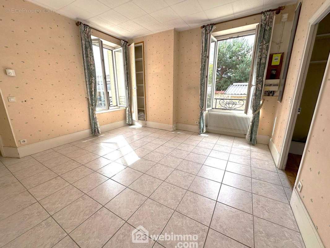 Un séjour exposé Ouest. - Appartement à MELUN