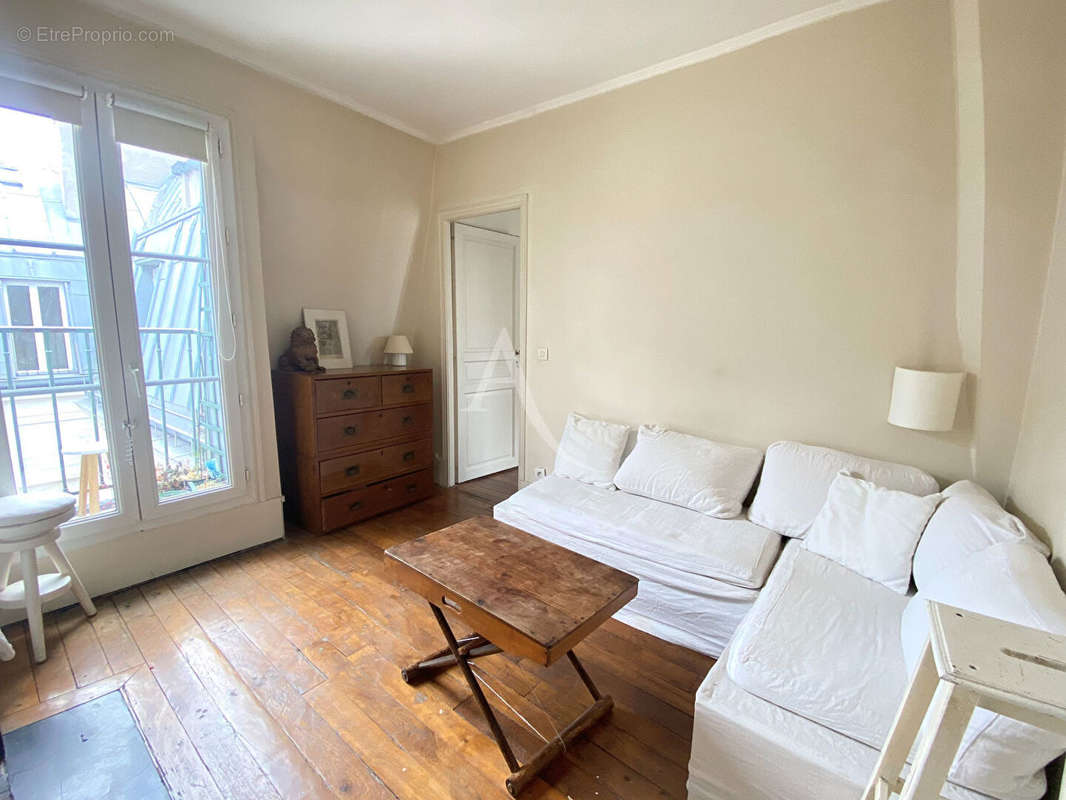 Appartement à PARIS-10E