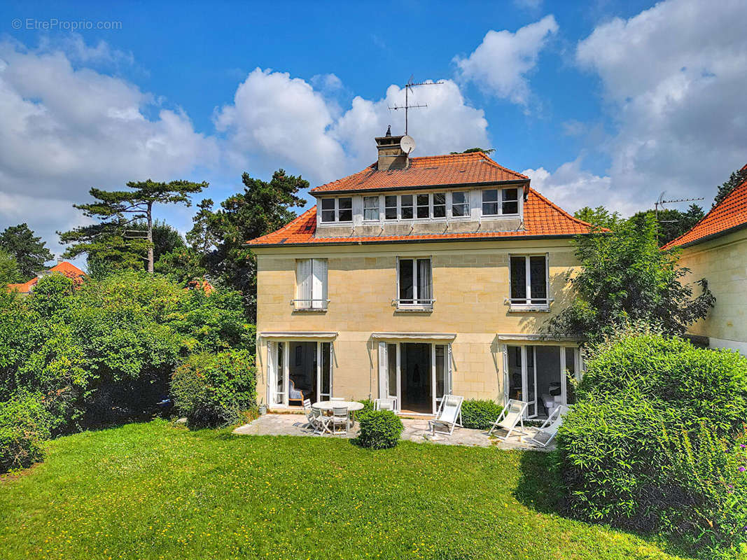 Maison à LA CELLE-SAINT-CLOUD