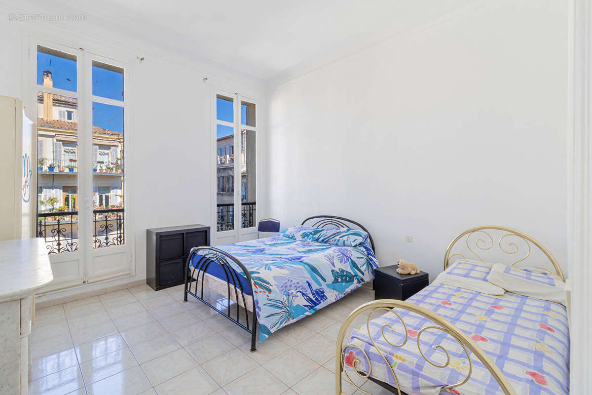 Appartement à MARSEILLE-1E