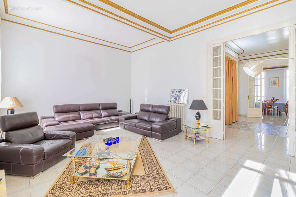 Appartement à MARSEILLE-1E