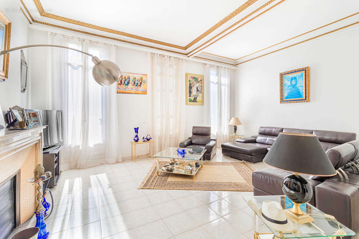 Appartement à MARSEILLE-1E