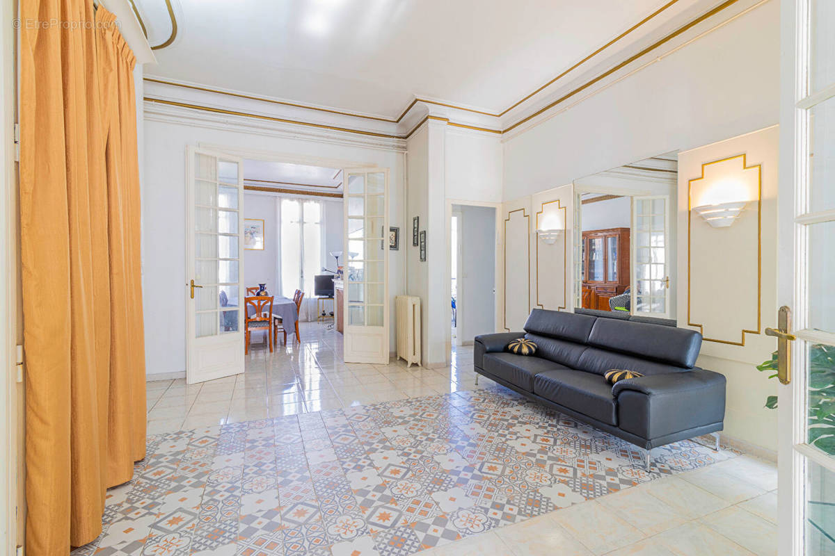 Appartement à MARSEILLE-1E