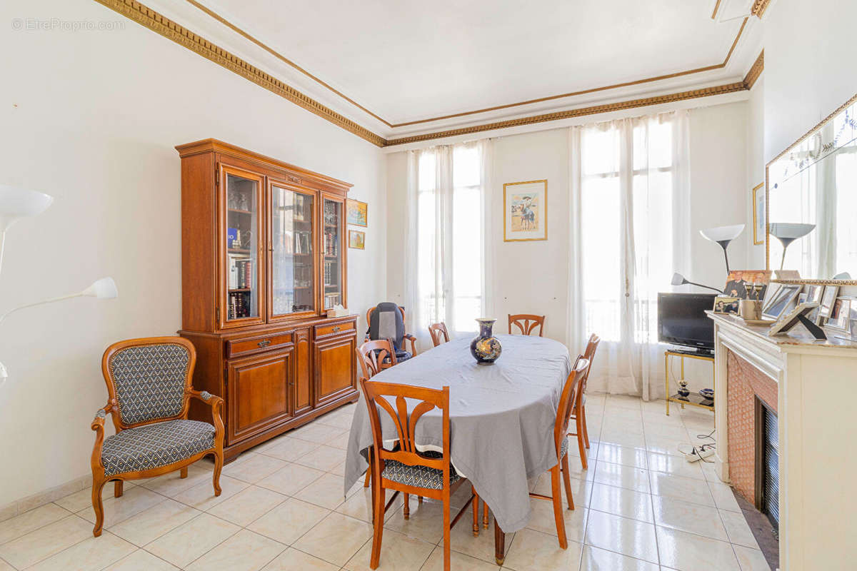 Appartement à MARSEILLE-1E