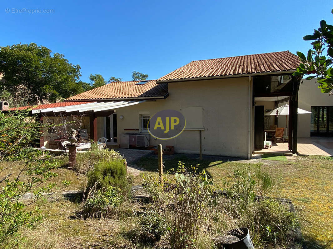 Maison à VENDAYS-MONTALIVET