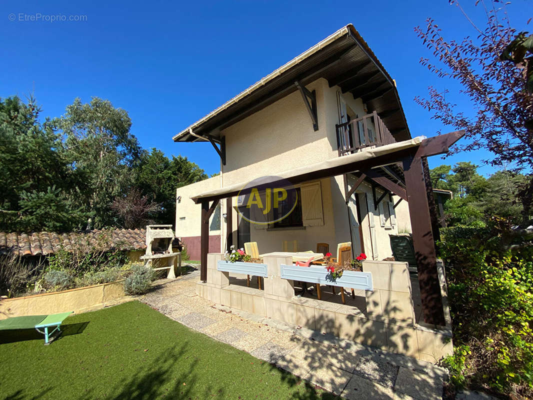 Maison à VENDAYS-MONTALIVET