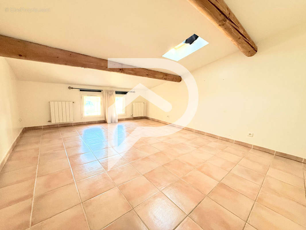 Appartement à VENELLES