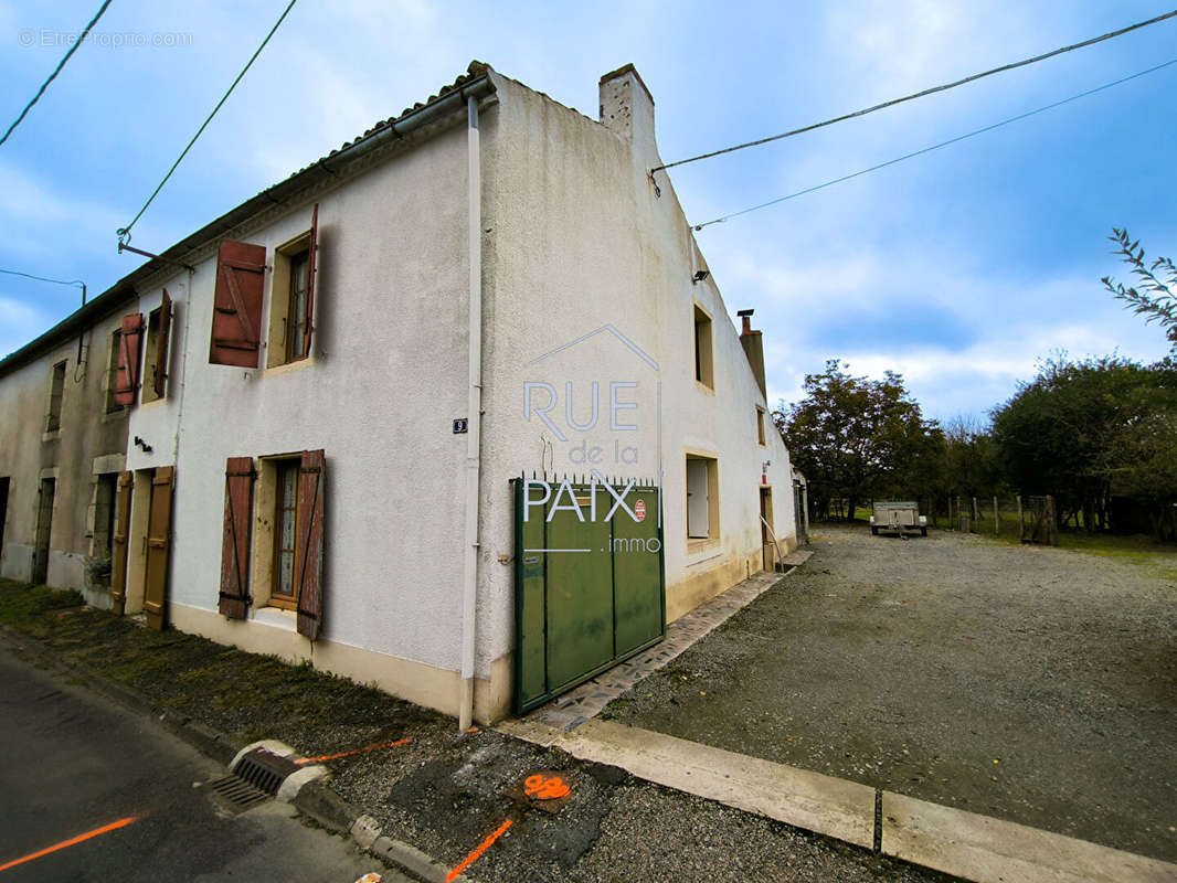 Maison à SAINT-GERMAIN-DE-LONGUE-CHAUME