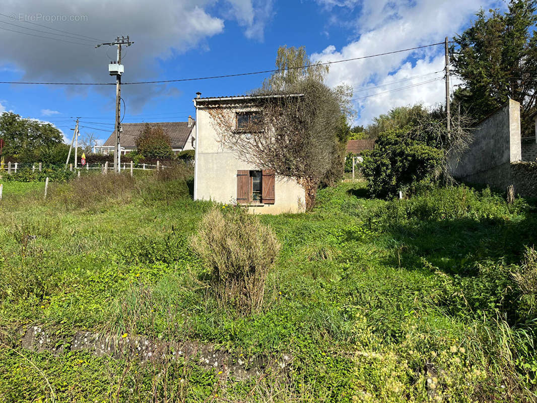 Maison à MONTREUIL-AUX-LIONS