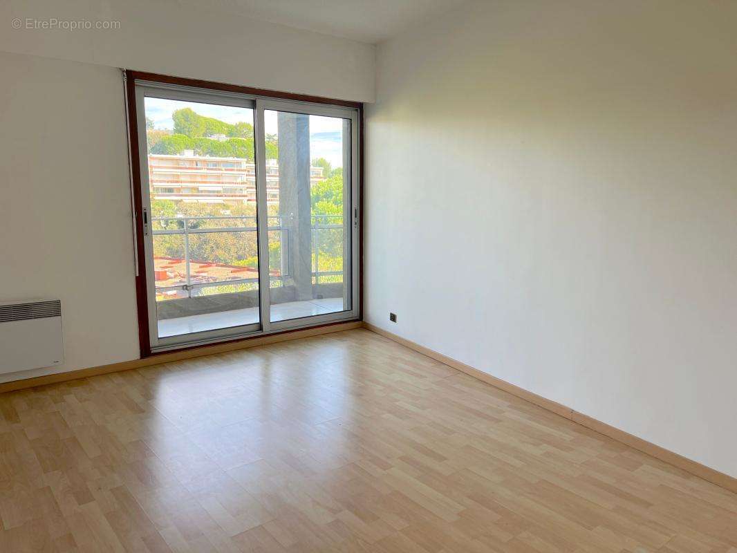 Appartement à VILLENEUVE-LOUBET