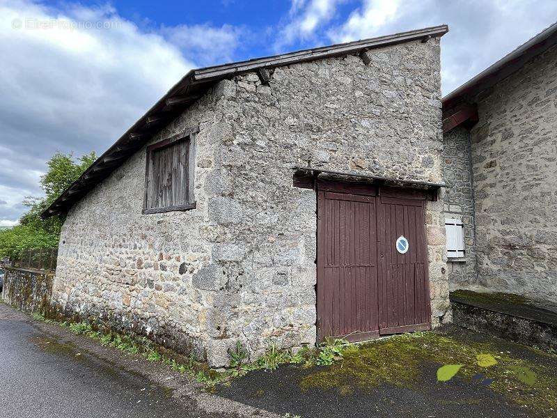 Maison à SAUVIAT-SUR-VIGE