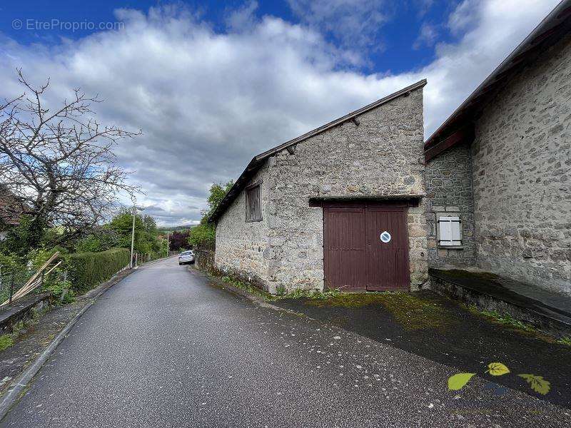 Maison à SAUVIAT-SUR-VIGE