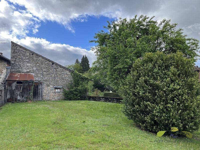 Maison à SAUVIAT-SUR-VIGE