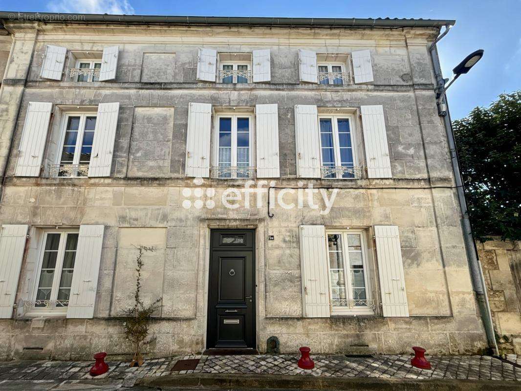 Maison à COGNAC