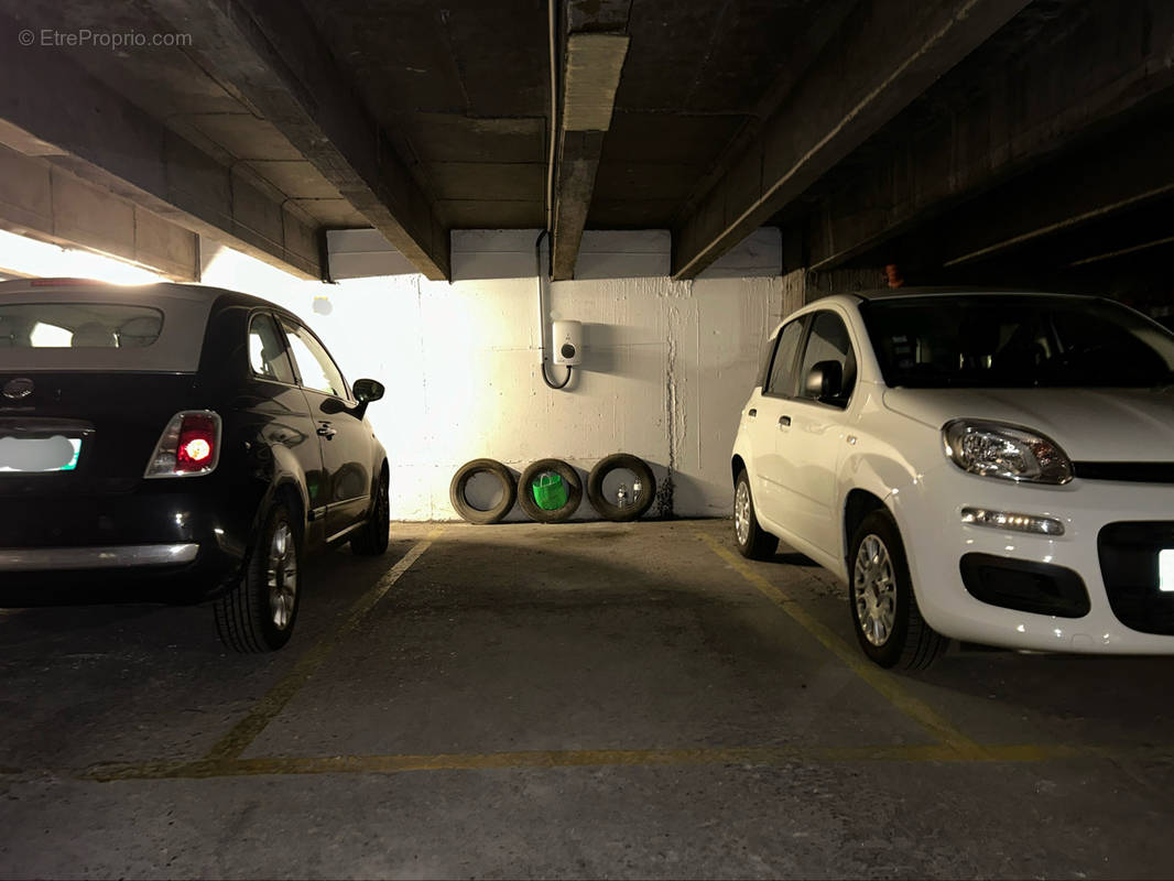 Parking à PARIS-20E