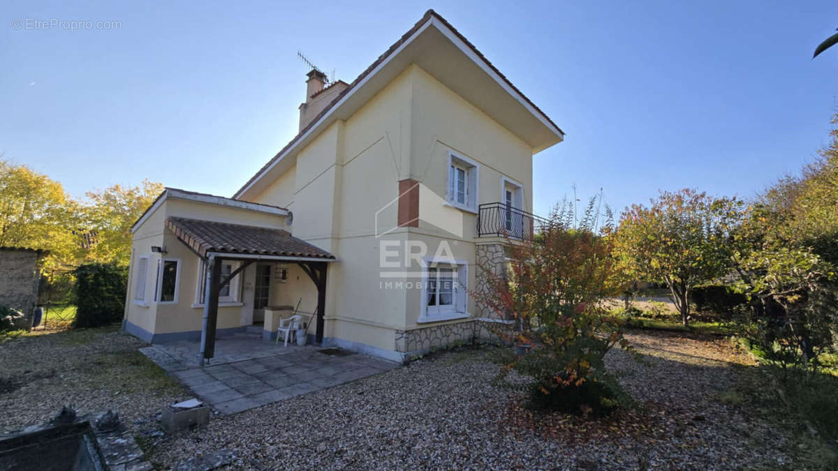 Maison à AUBETERRE-SUR-DRONNE