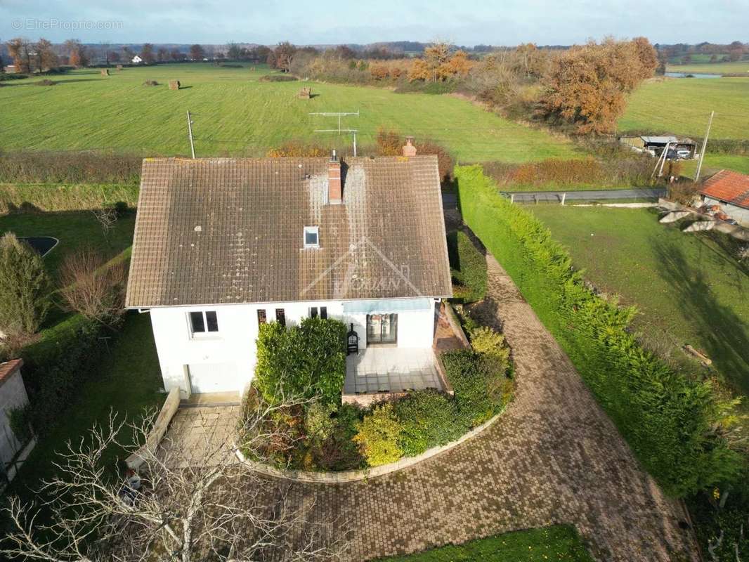 Maison à DOMPIERRE-SUR-BESBRE