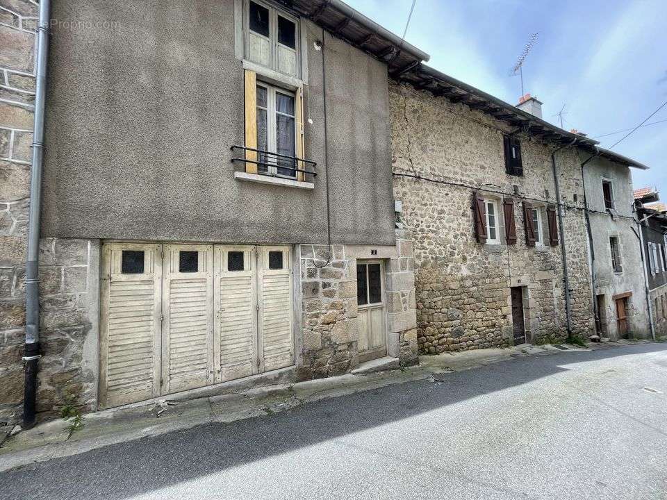 Maison à EYMOUTIERS